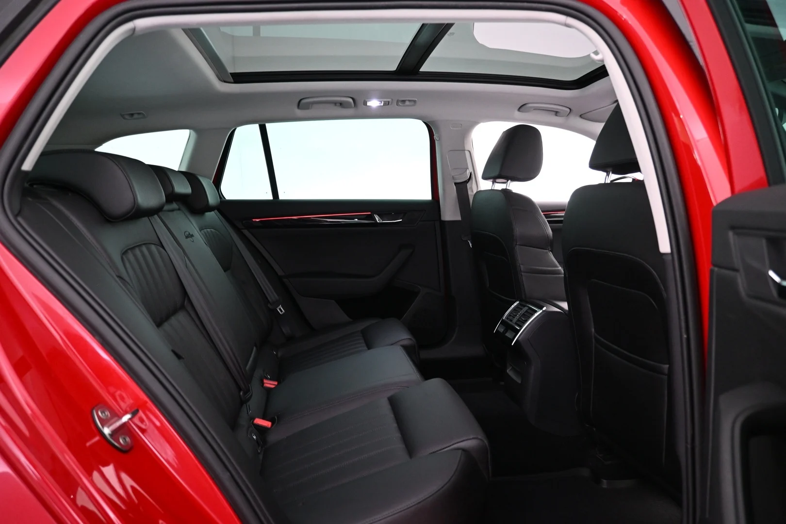 Car Image - 5Z2bxsOJQb5HSuEYQbfS7t