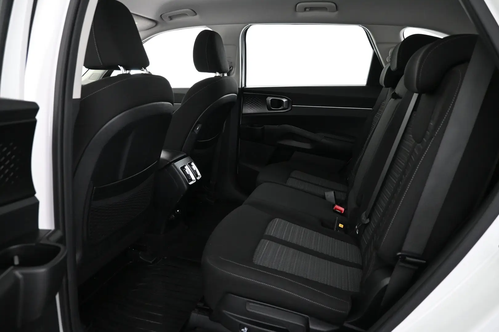 Car Image - 3P4PIMcS3LyDyEdvNjOeZu