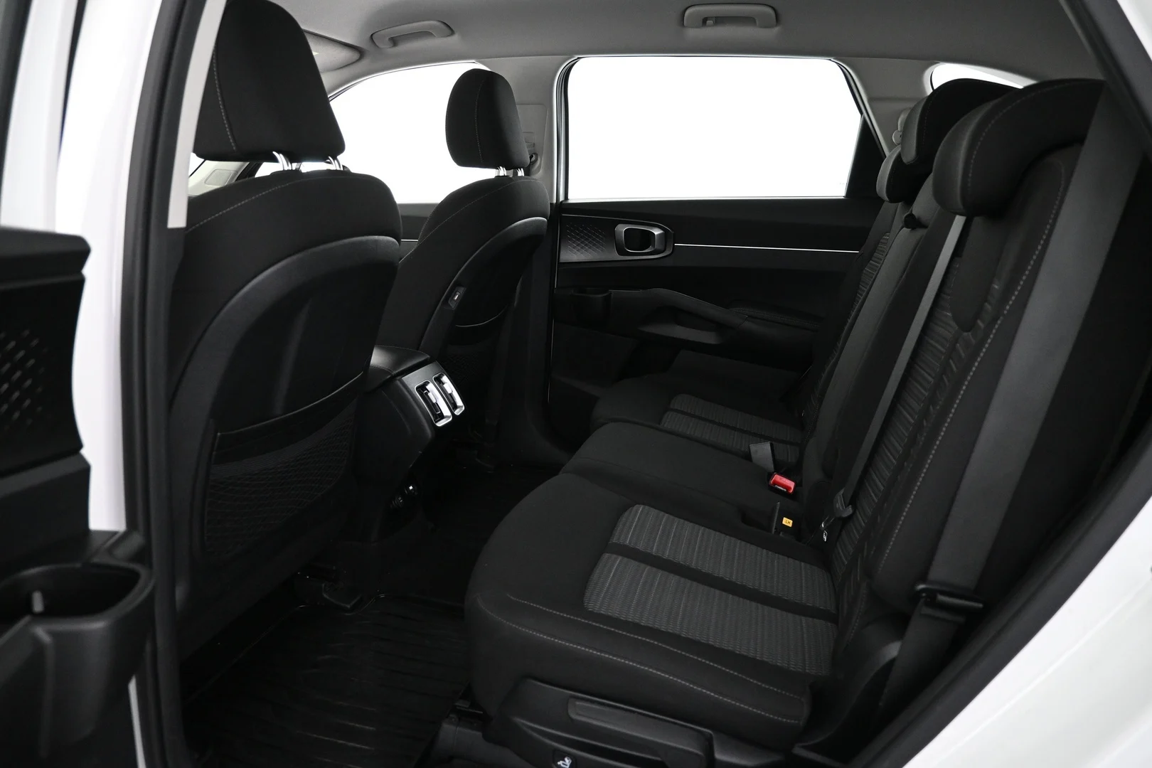 Car Image - 3P4PIMcS3LyDyEdvNjOeZu