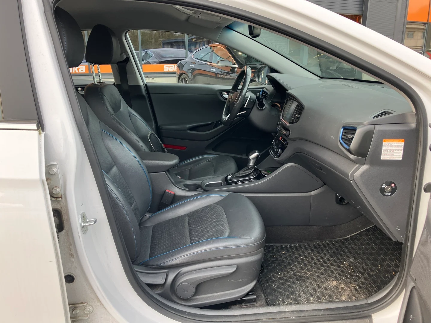 Car Image - 43lOlxZO4PZCwmN3pY4bYZ