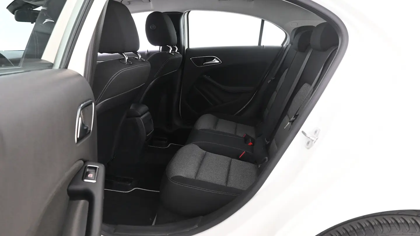 Car Image - 13DKLBfdGVJIjKouFkIudj