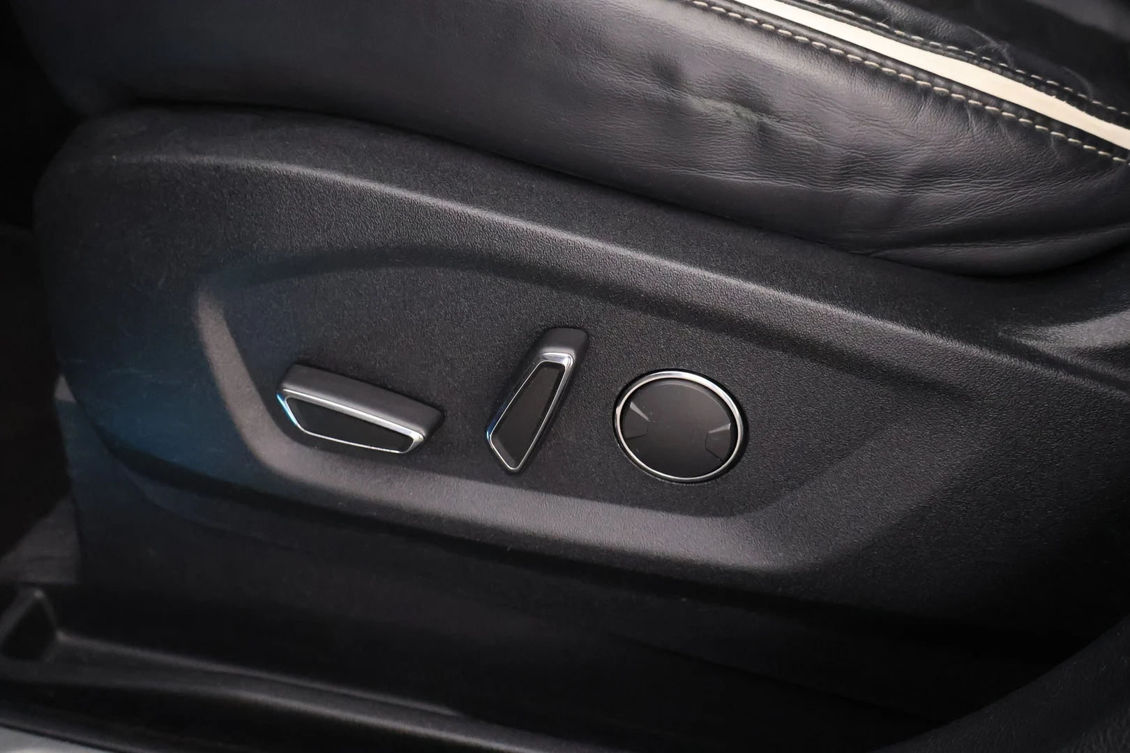 Car Image - 6BanZow4HyBW4yONkn7EnU