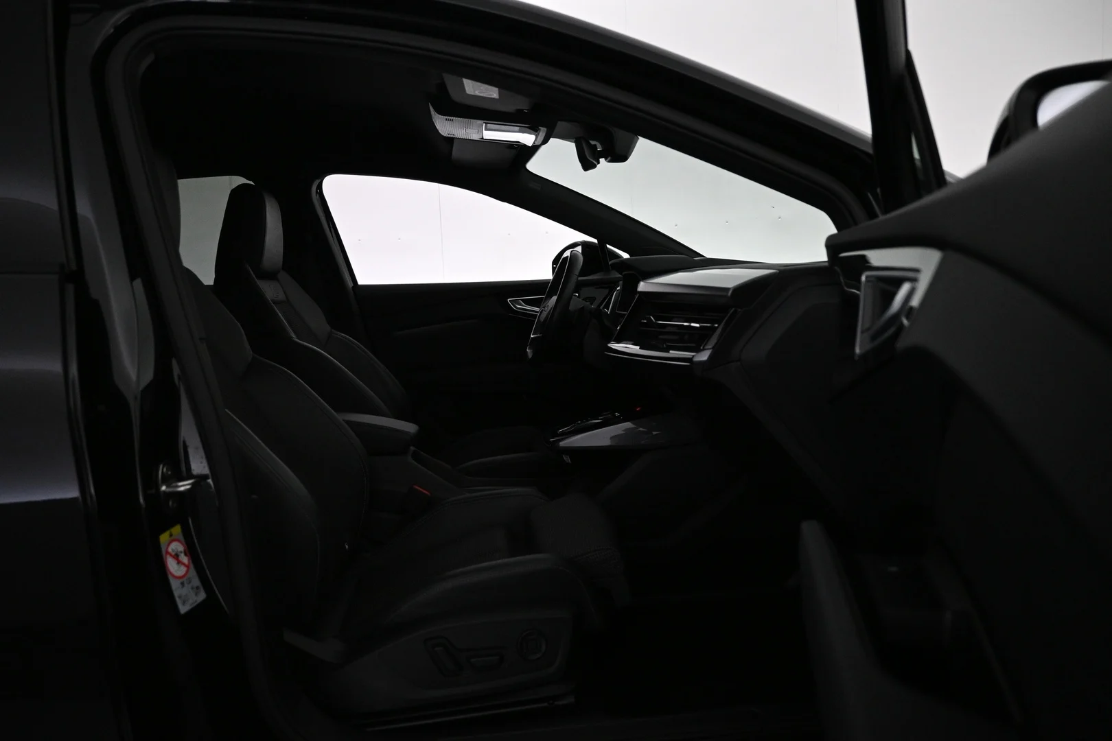 Car Image - 3VK1ATdLSsAztFyNniQLv4