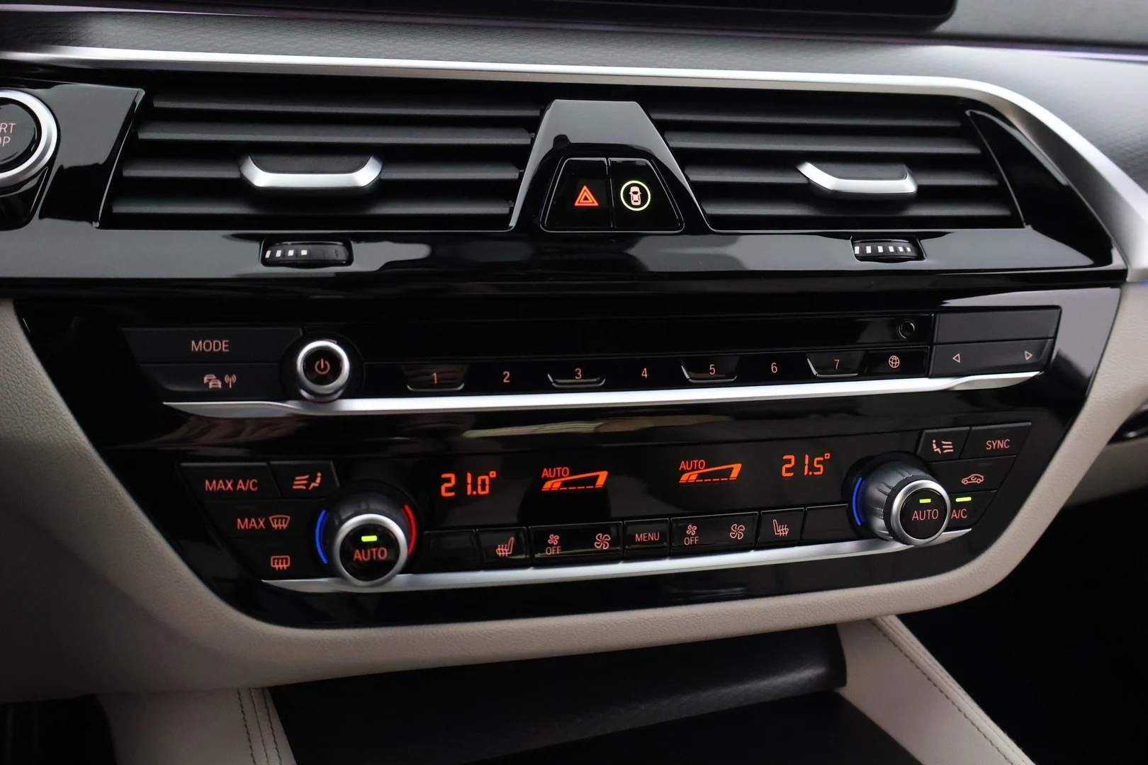Car Image - Djc6MNlO7fIsLBGbGnamb