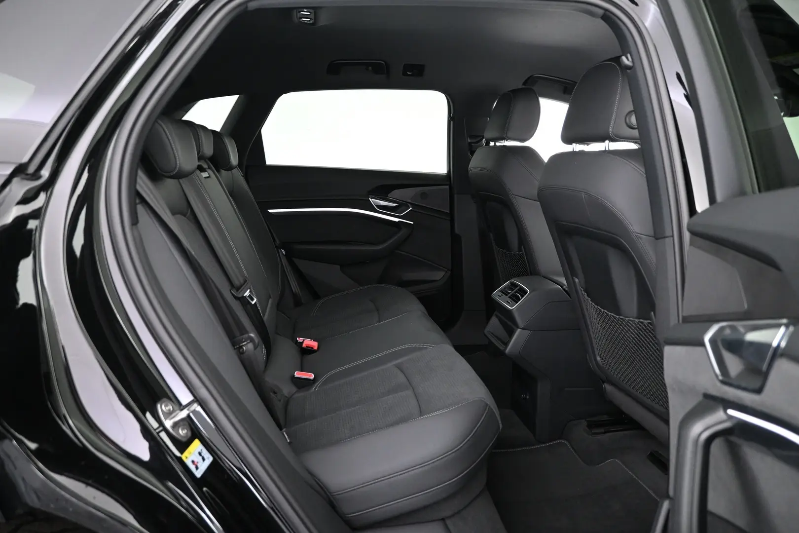Car Image - 6LvkYvJfHlTz20ZEr3k0ji