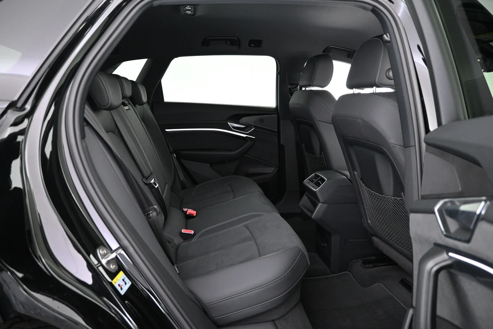 Car Image - 6LvkYvJfHlTz20ZEr3k0ji