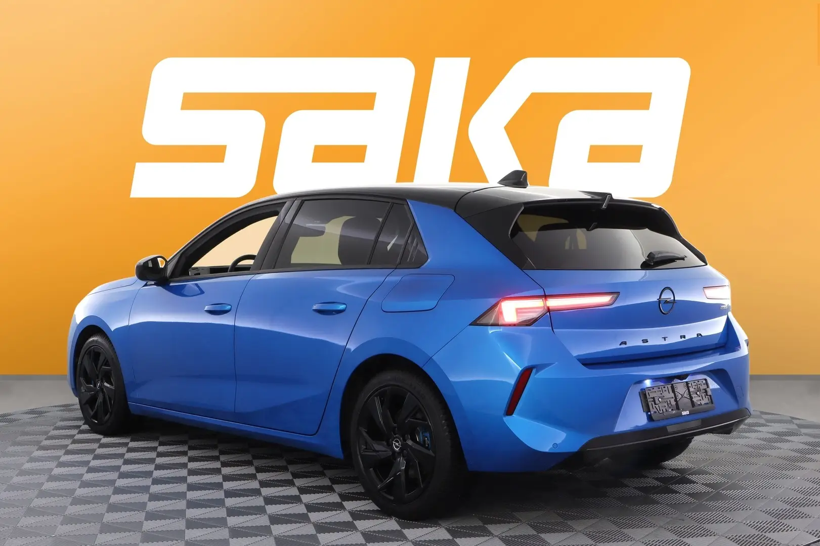 Car Image - oAJ9qpySy96LXucEzympd