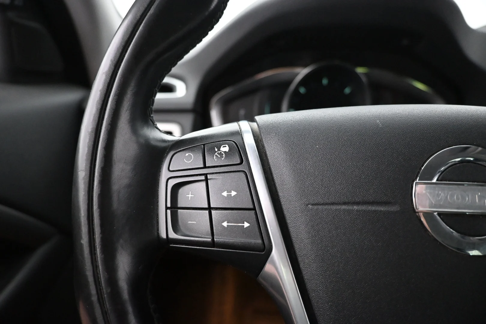 Car Image - 2PY2kmPEL2qYPeY355cVj5