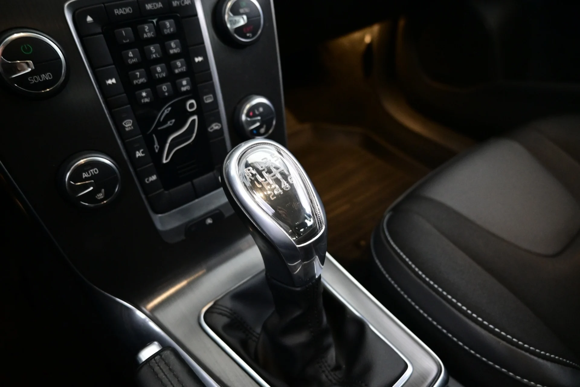 Car Image - 2RhRX8fcorvE8tGZ6p9d6b