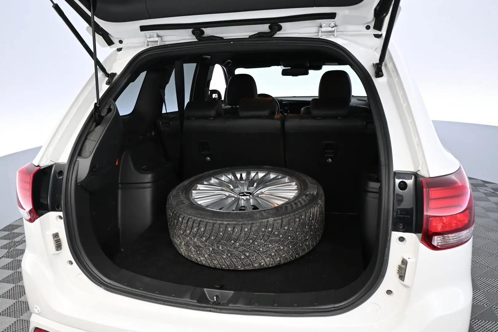 Car Image - 1CsZlqOvwjcoTWQgrQXOaO