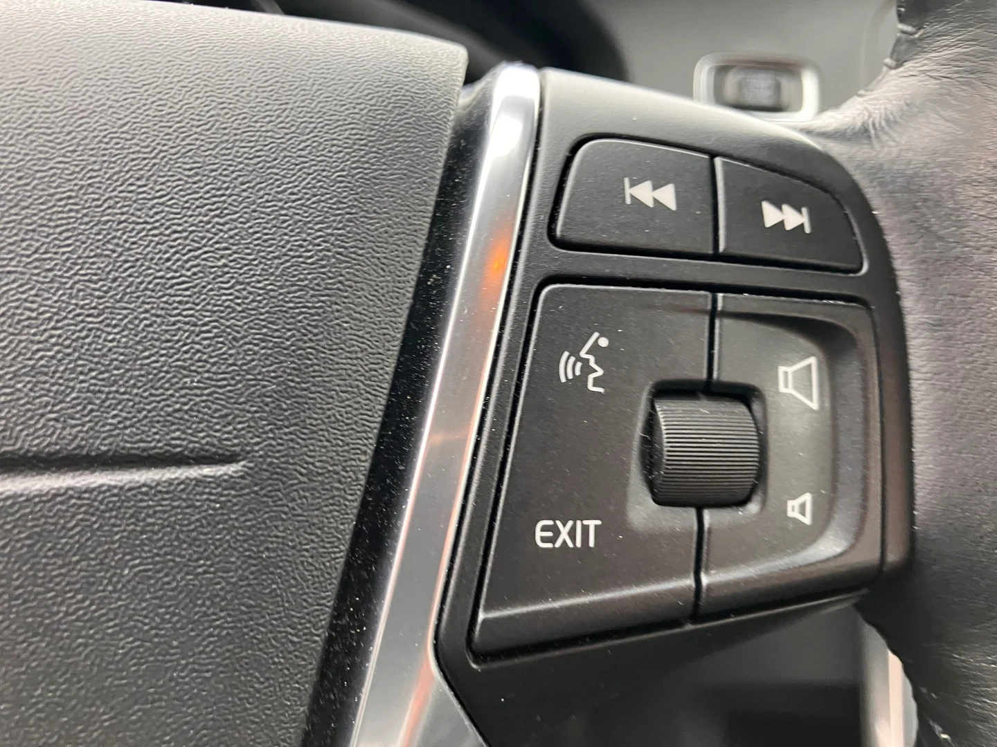 Car Image - 1AH8sVUOaU4owMWnRbxmrd