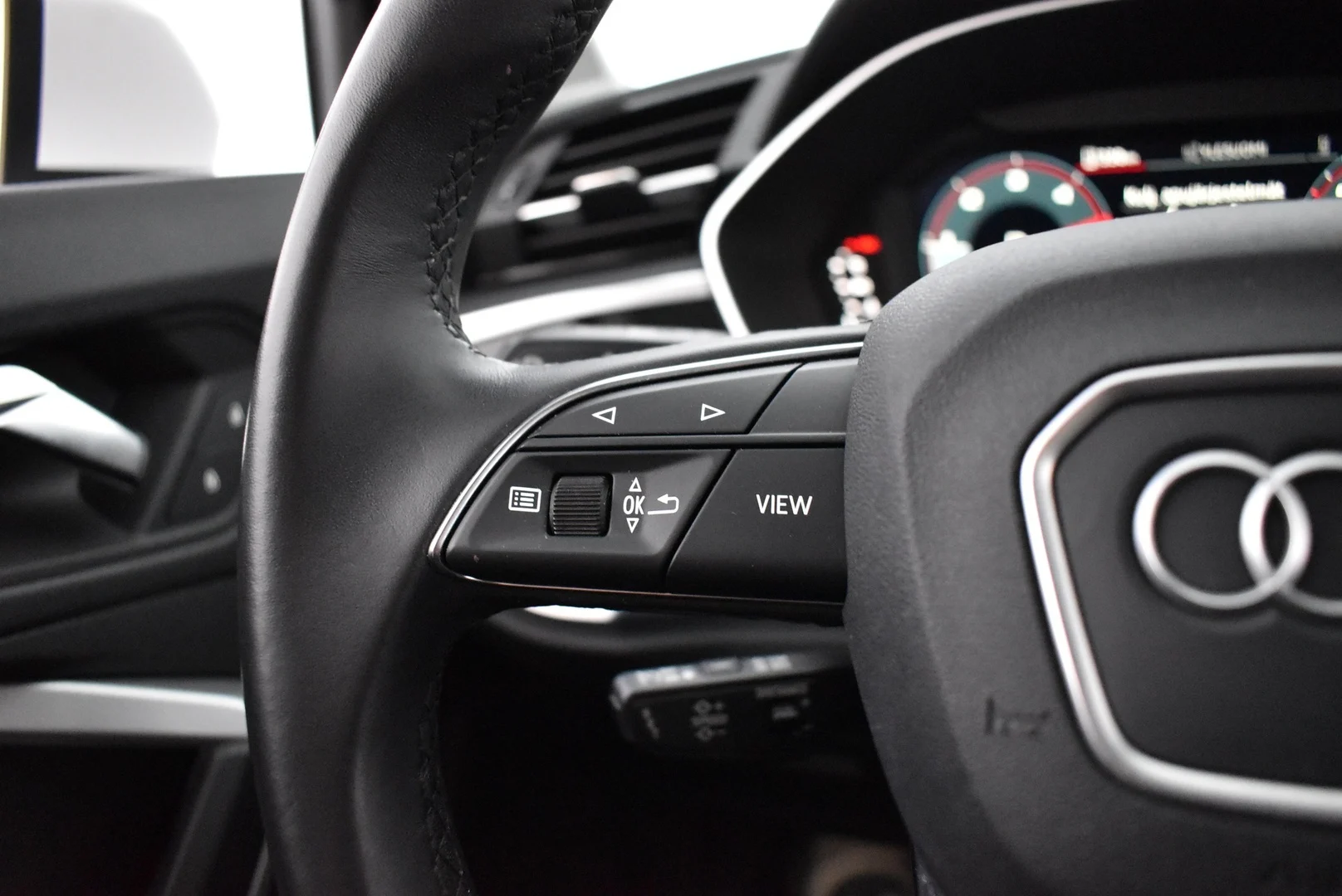 Car Image - jLUX11PJbcvHuckT2pRvM