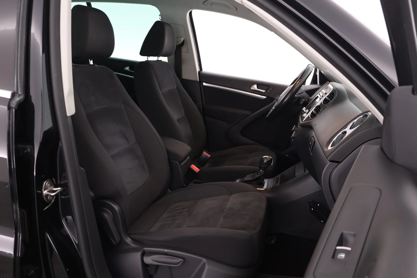 Car Image - 5jdn7e1VuYlyUeMRlc32L0