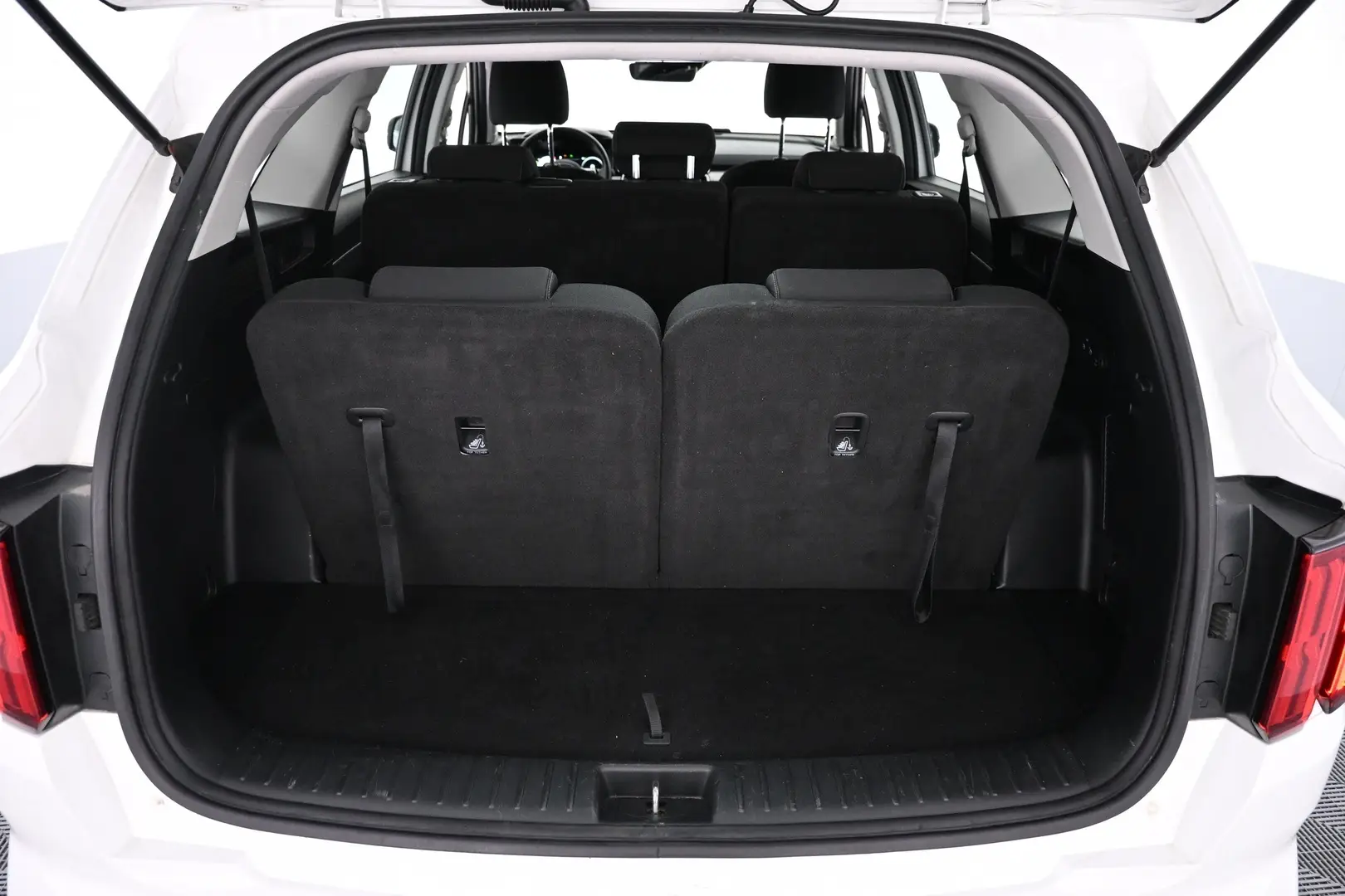 Car Image - 3P4PIMcS3LyDyEdvNjOeZu