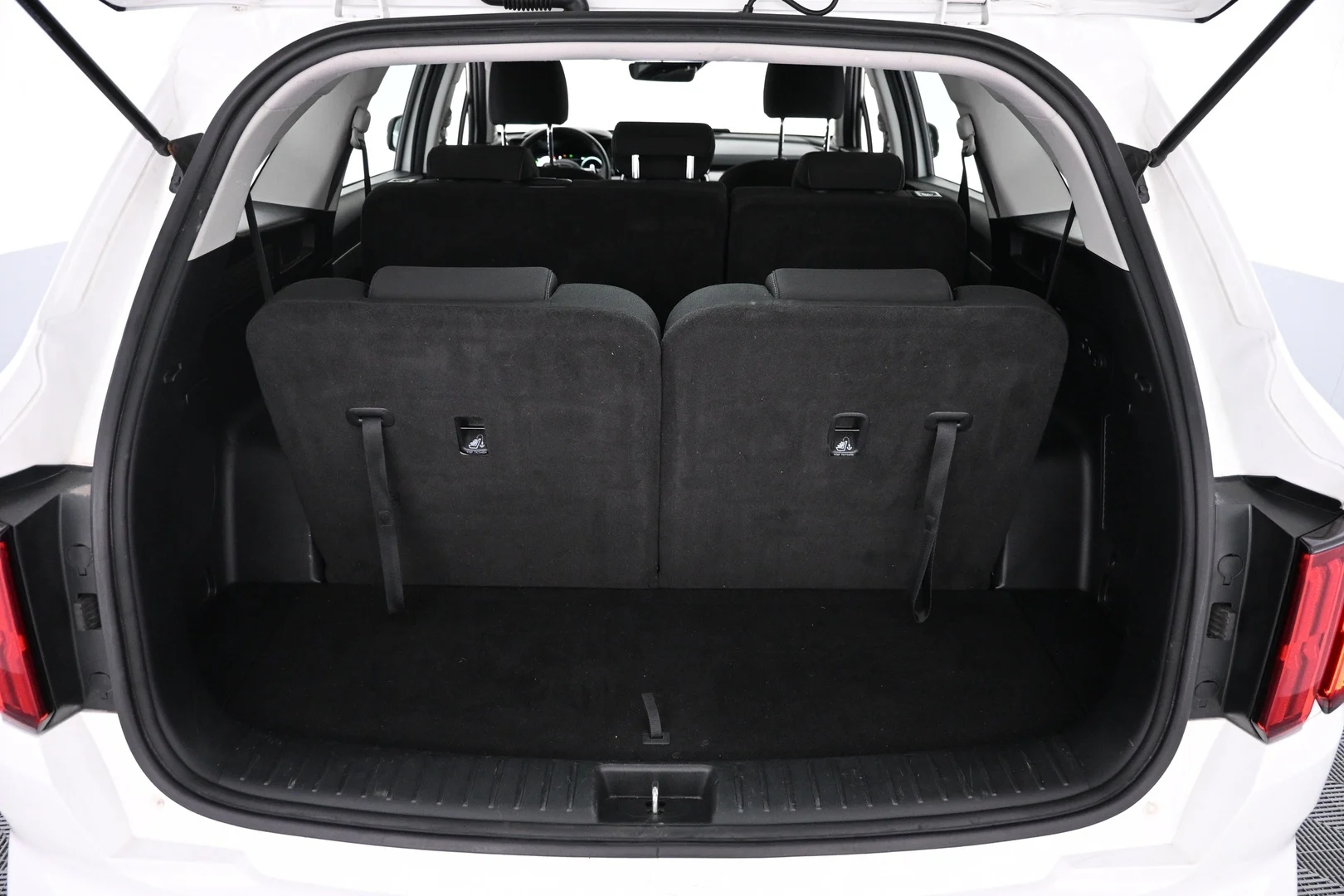 Car Image - 3P4PIMcS3LyDyEdvNjOeZu