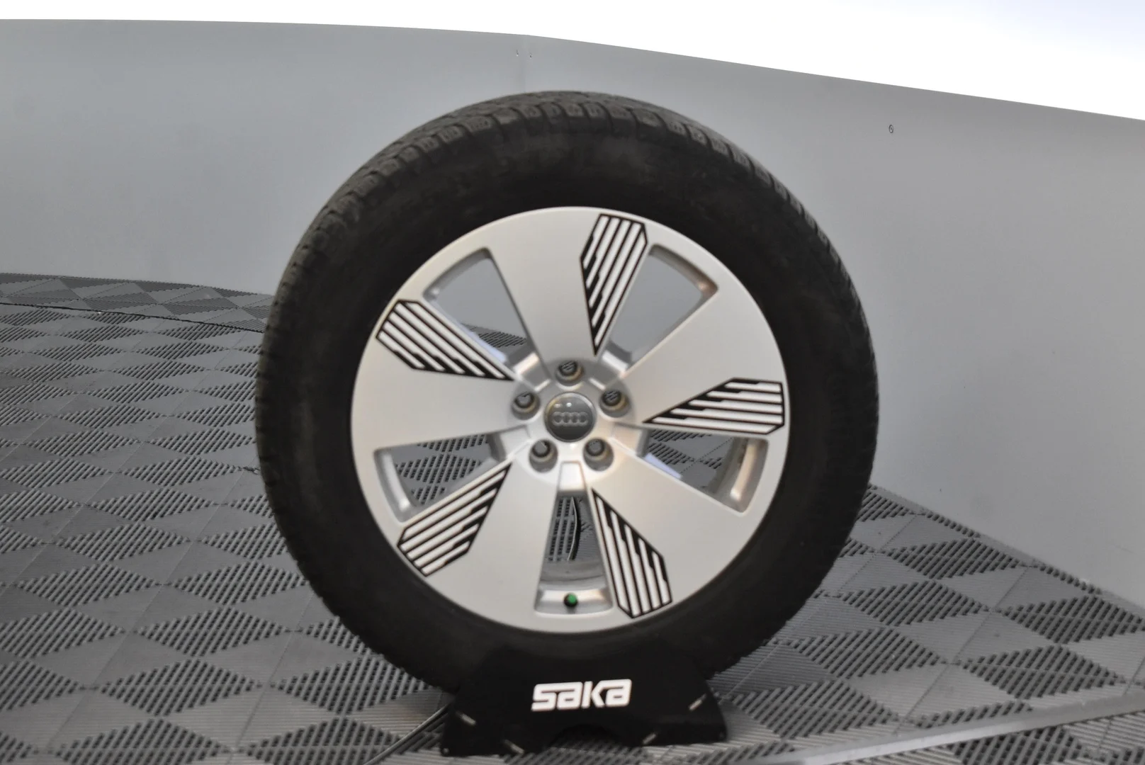 Car Image - 1JfsIEGSVWc74AAxnOY45c