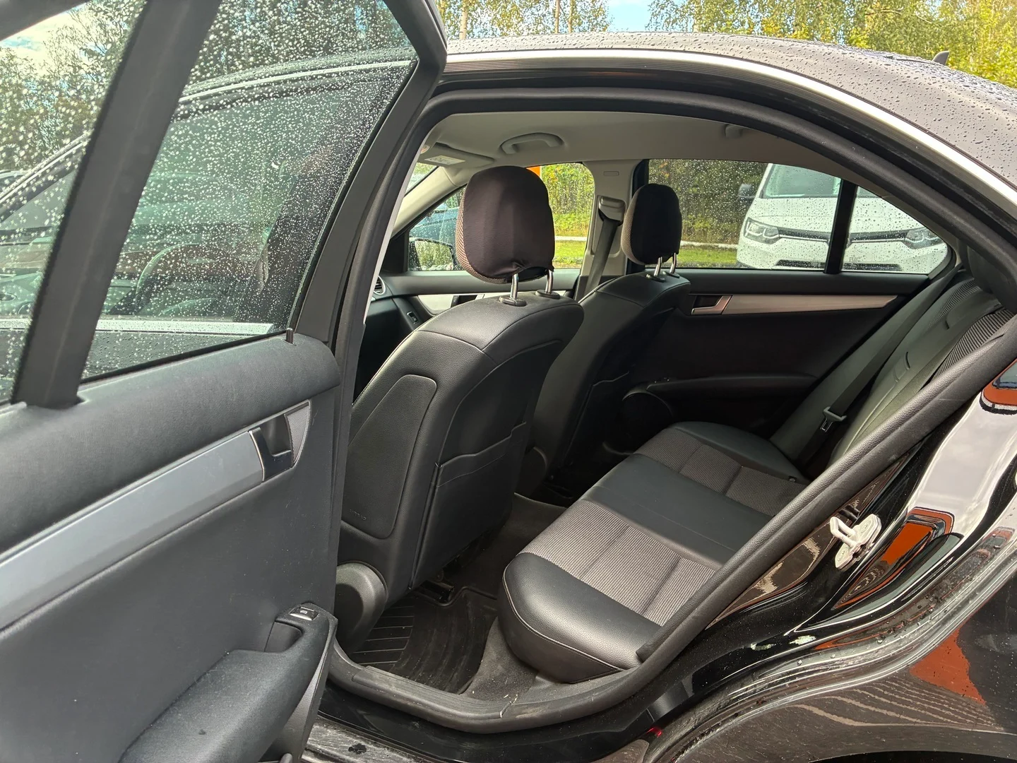 Car Image - 3PtrL8YMD5yzraI6gcfJ5a