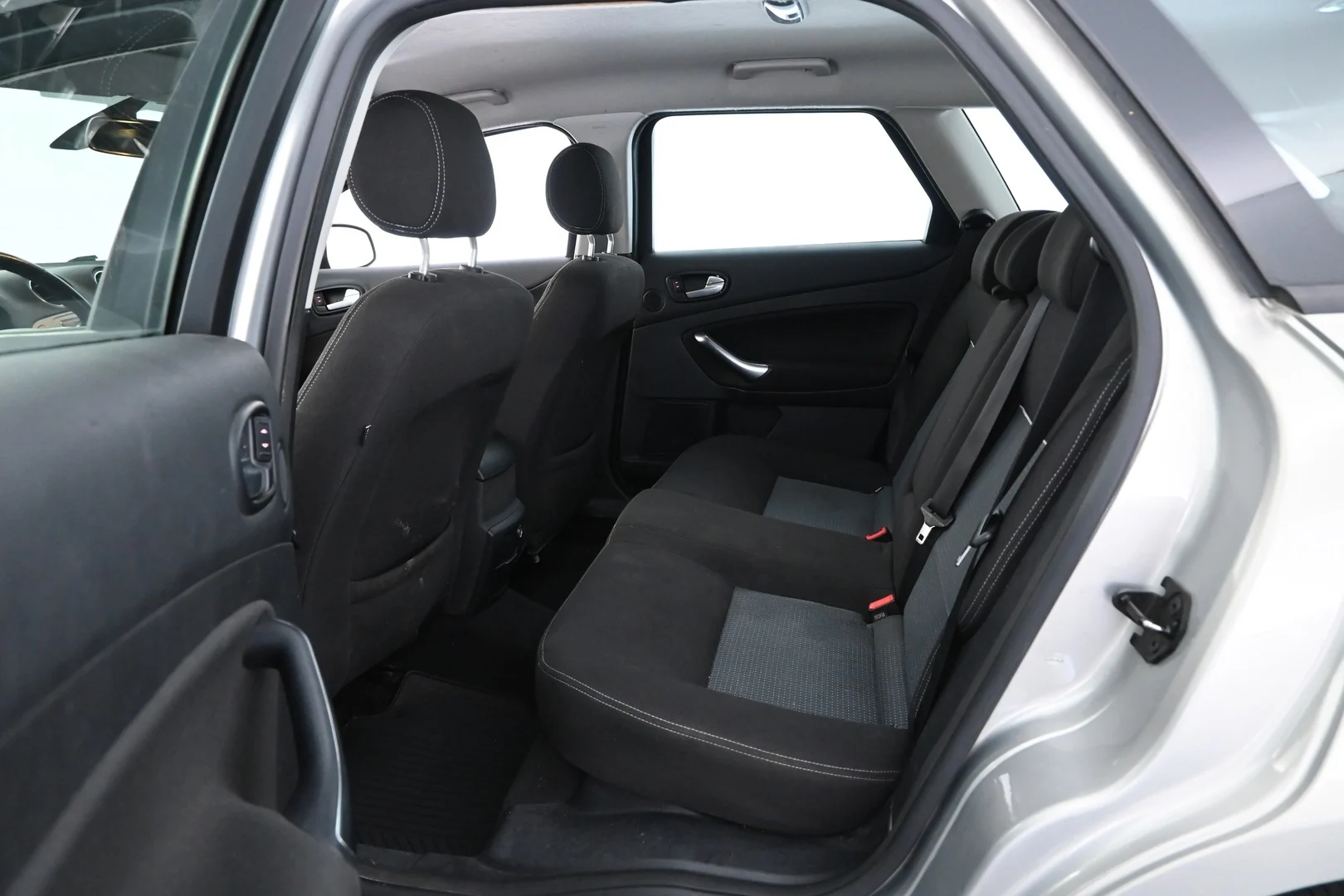 Car Image - 0x85hz1vqkFdM4ani8uyI