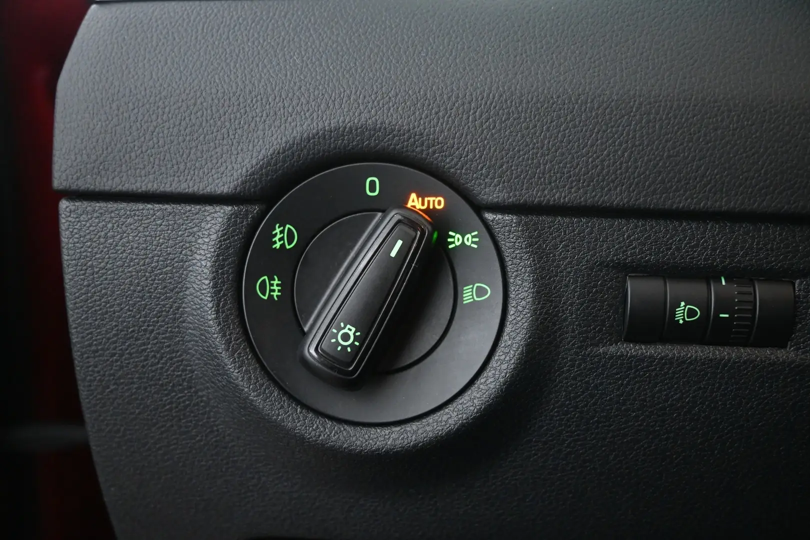 Car Image - 4But6q5vdHrxx0dqfQvisu