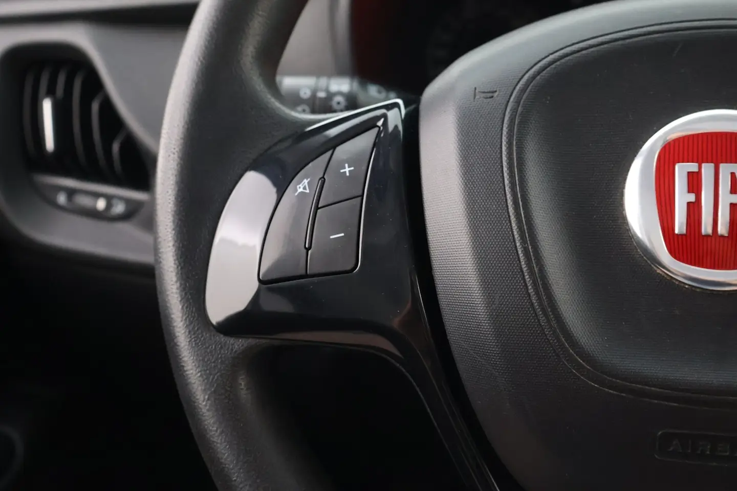 Car Image - 5PJVLxg6FoVoGIE7uzC5Sn