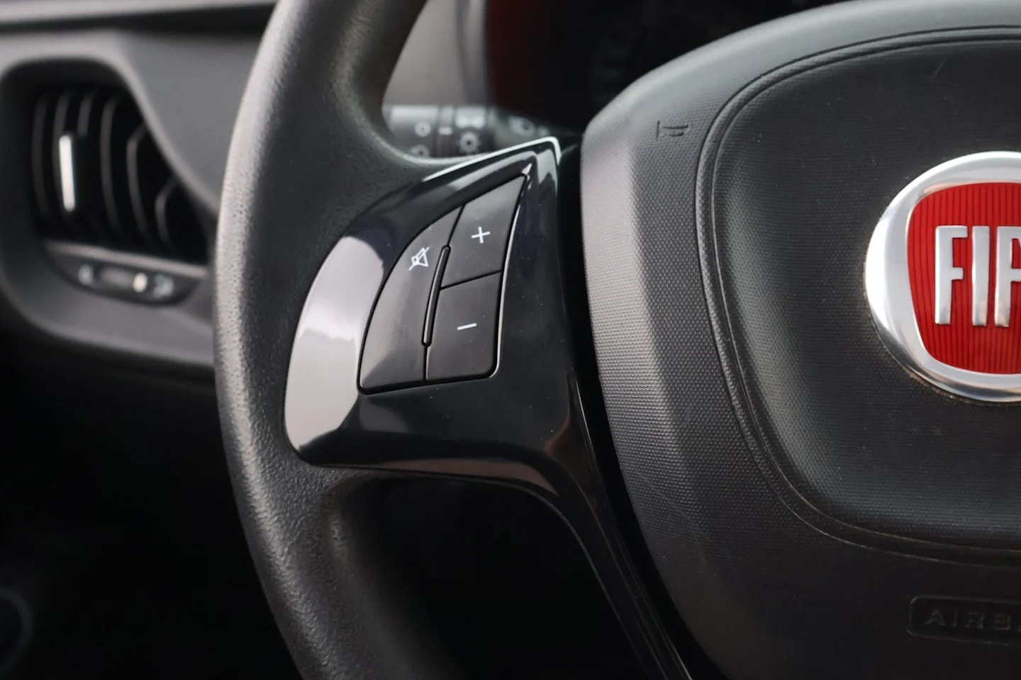 Car Image - 5PJVLxg6FoVoGIE7uzC5Sn