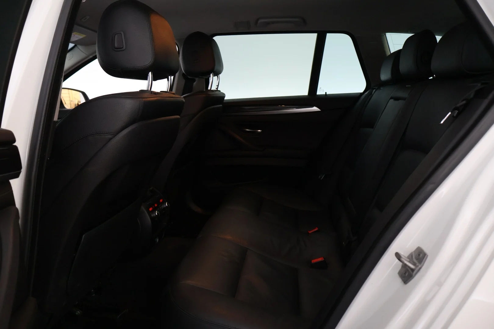 Car Image - 7MAmdxFWwUFvjDf2Sm3aIm