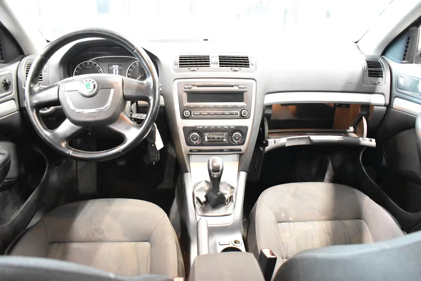 Car Image - 1T8d6NNLag55KUeuuvbaVv