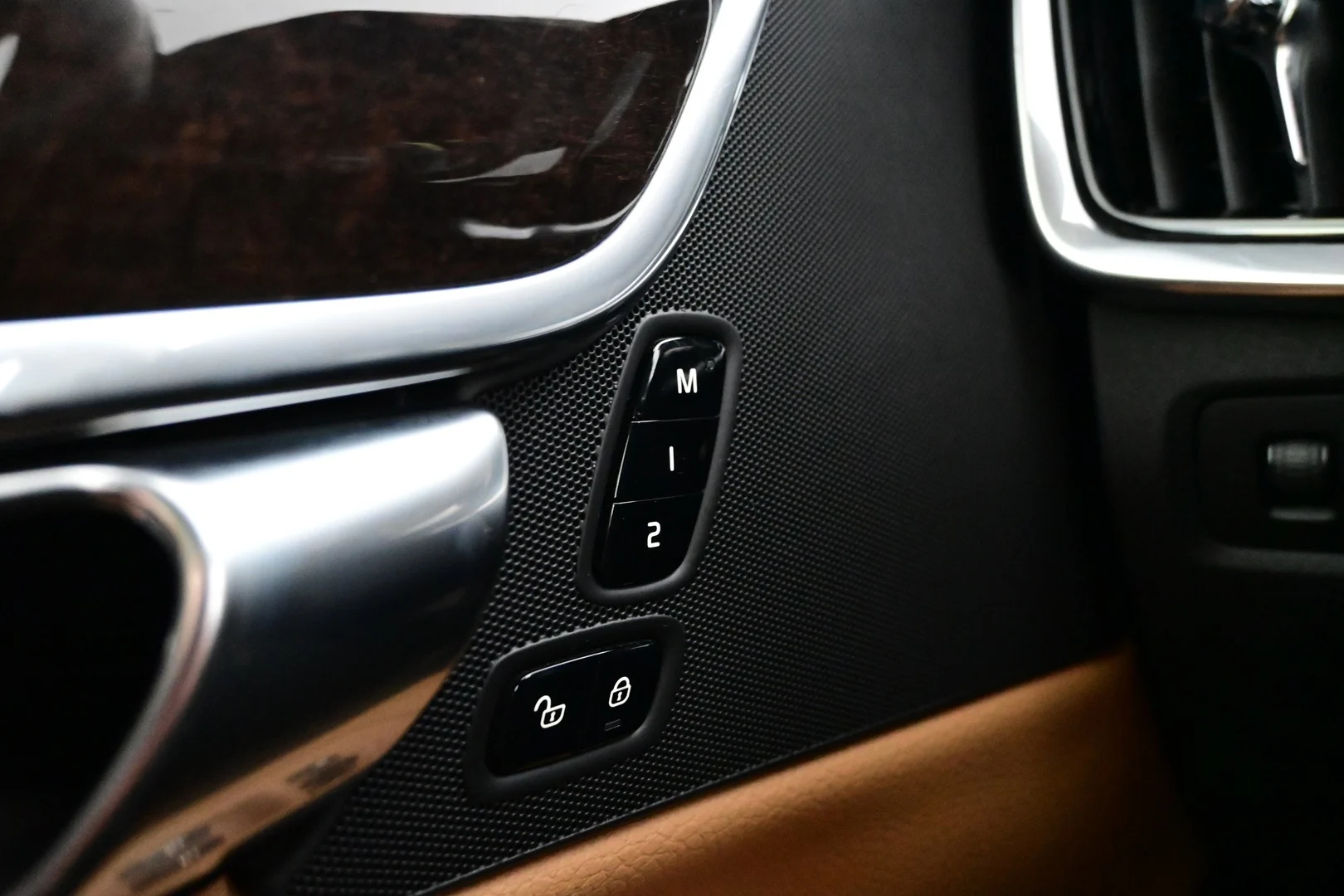 Car Image - 45VTkFb6jLwHM0J3XCWz4V