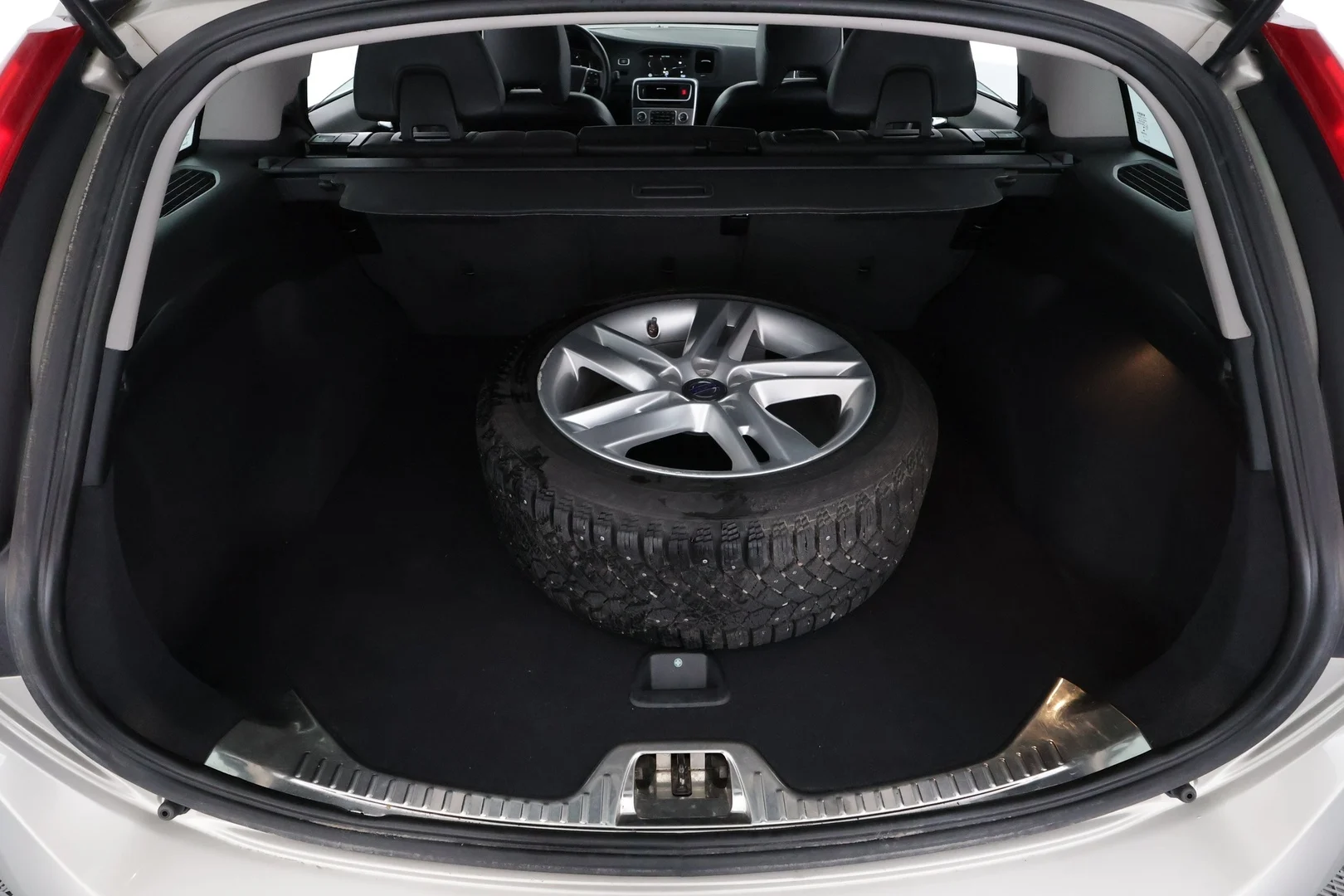 Car Image - 1k9Y3kE85QU2mg2N5uxWPR