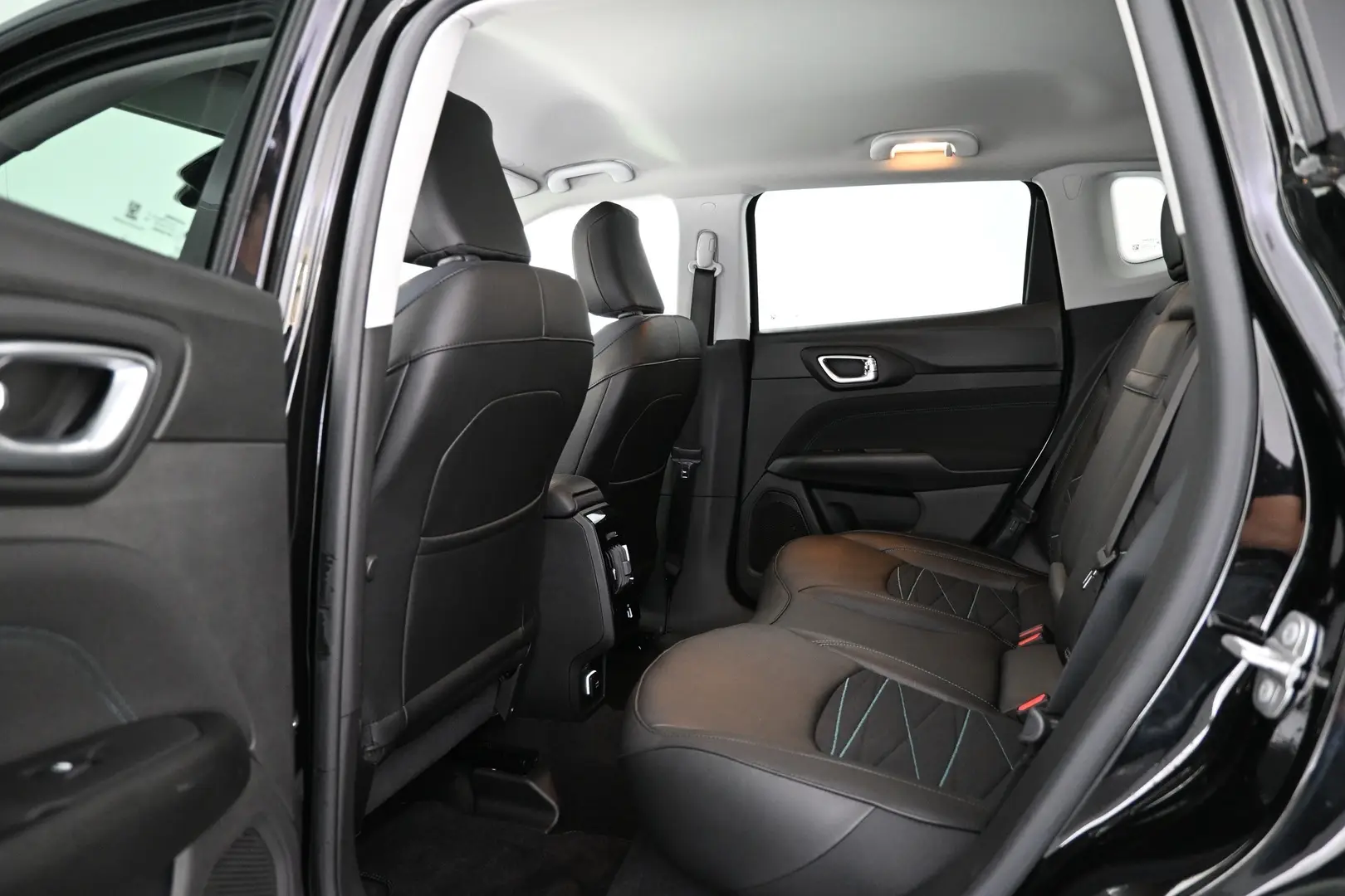 Car Image - 3YlR729QiADVFzF2FaNvbC