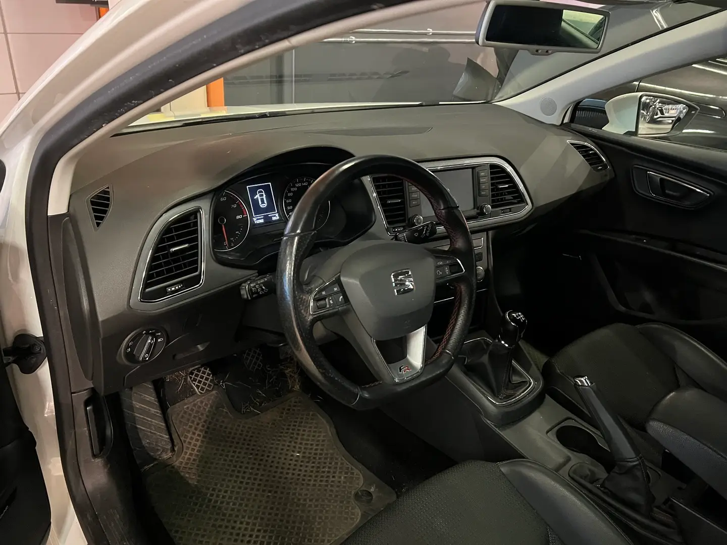 Car Image - veZJl29mAoFljQmITQzUE