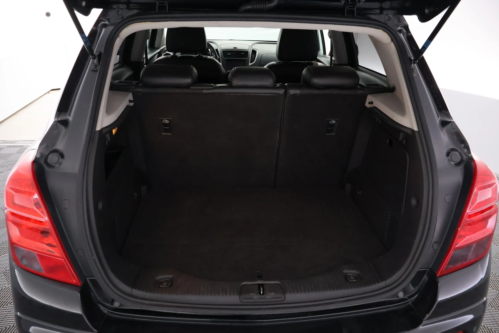 Car Image - 3yjVzNmhzm6o9k94Efhlq2
