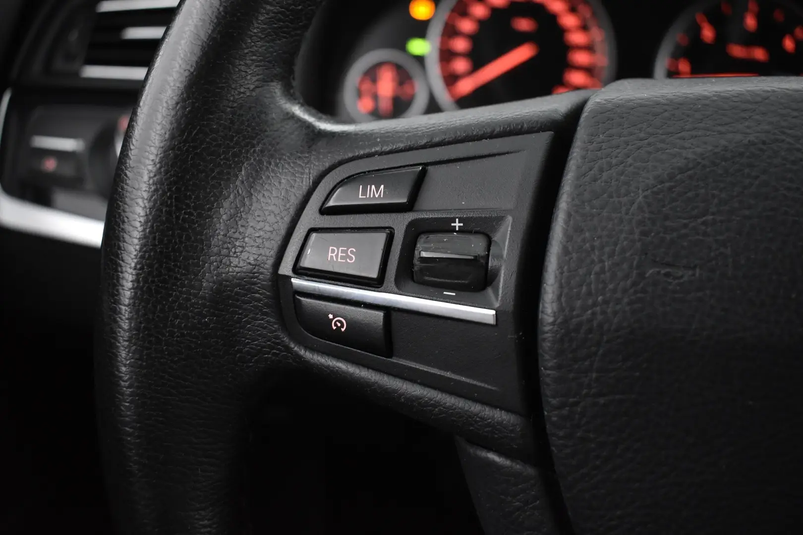 Car Image - 01n3Ufcpa87r0x8paqvRWY