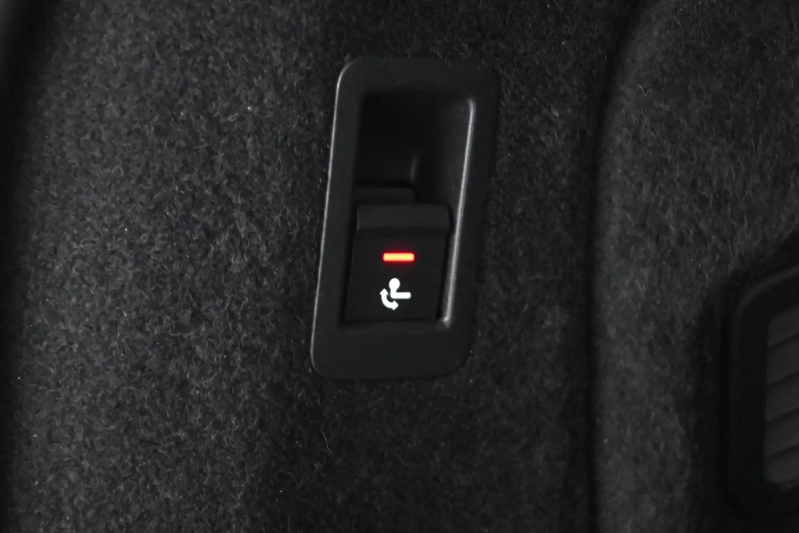Car Image - 1nxAyhC3SXwyIJkm8xNO2l