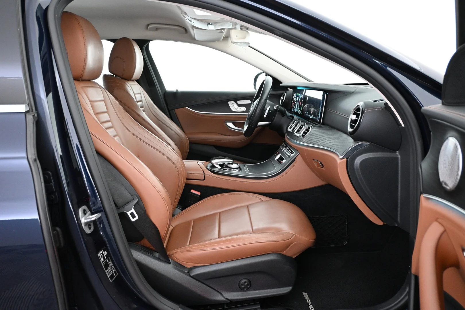 Car Image - 2beThZ2RBVbhfVoxBgBshF