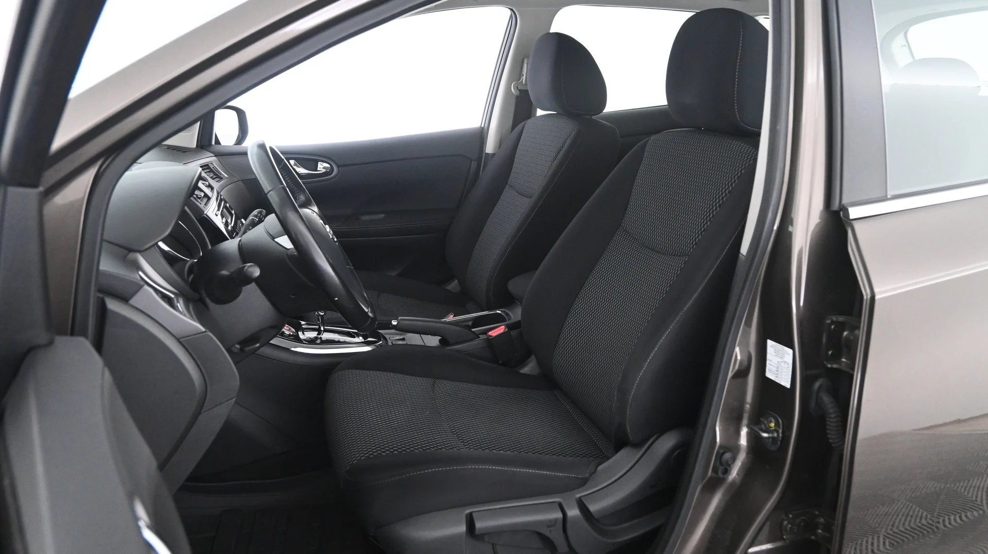 Car Image - tNLVwS9nql3nJuqbJsWyU