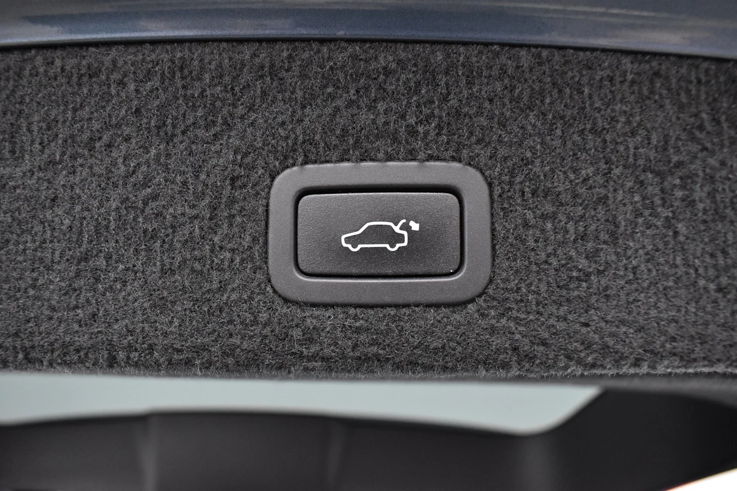 Car Image - 6swUg5RVtYa17G10GFml9b