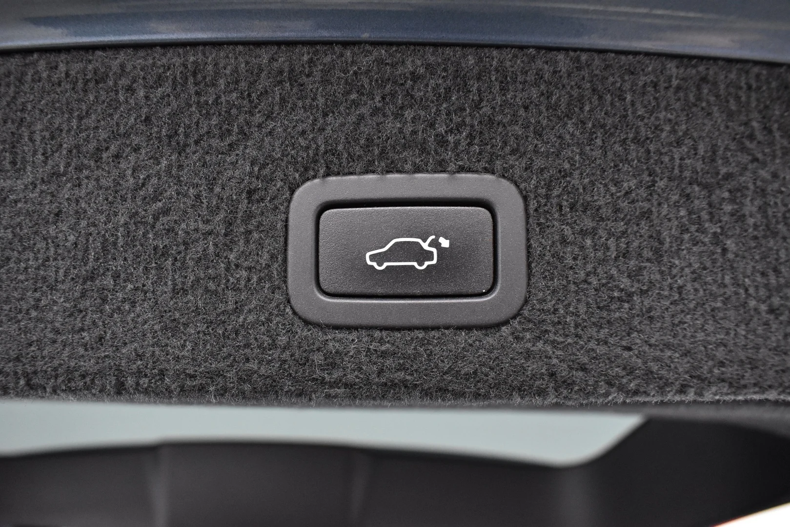 Car Image - 6swUg5RVtYa17G10GFml9b