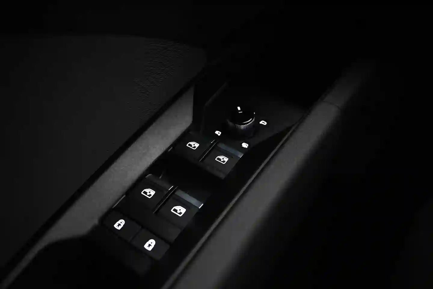 Car Image - PSUqrtPOkip80hH2xefmo