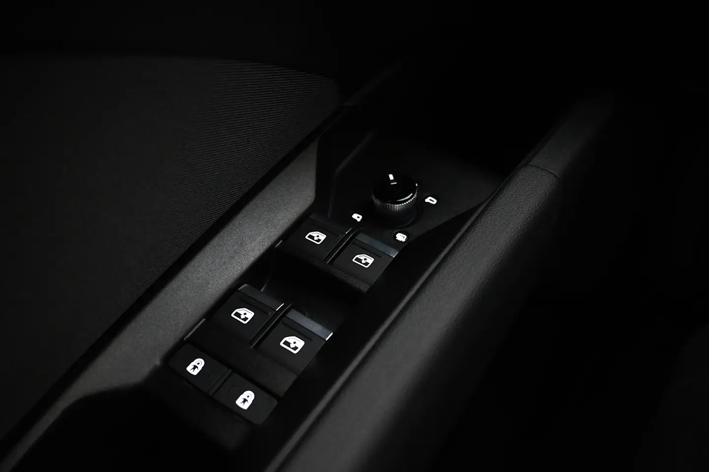 Car Image - PSUqrtPOkip80hH2xefmo