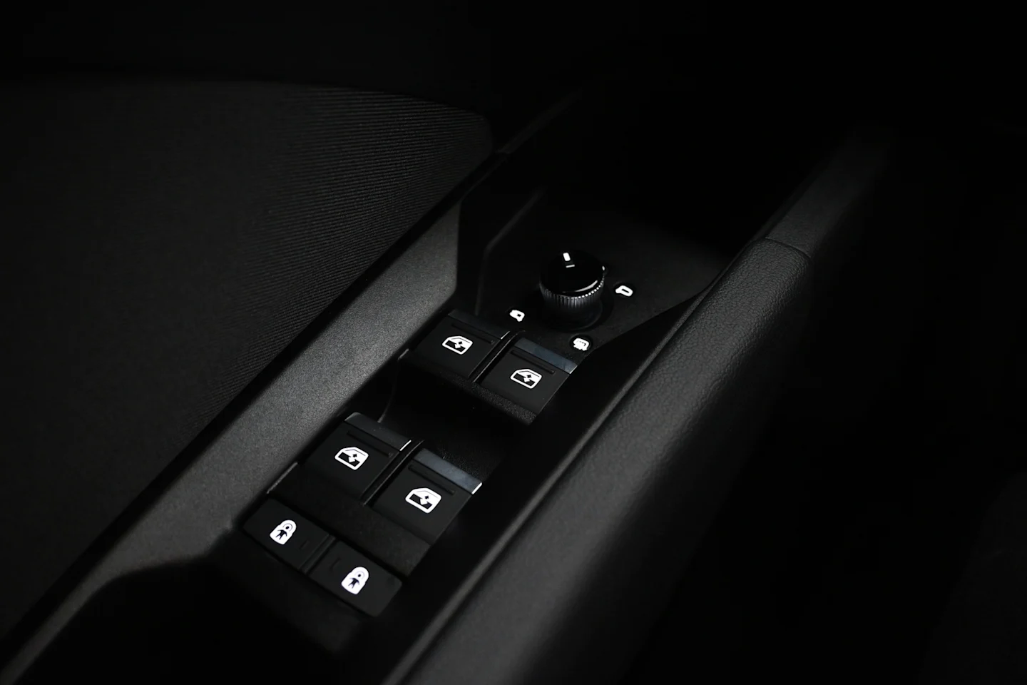 Car Image - PSUqrtPOkip80hH2xefmo