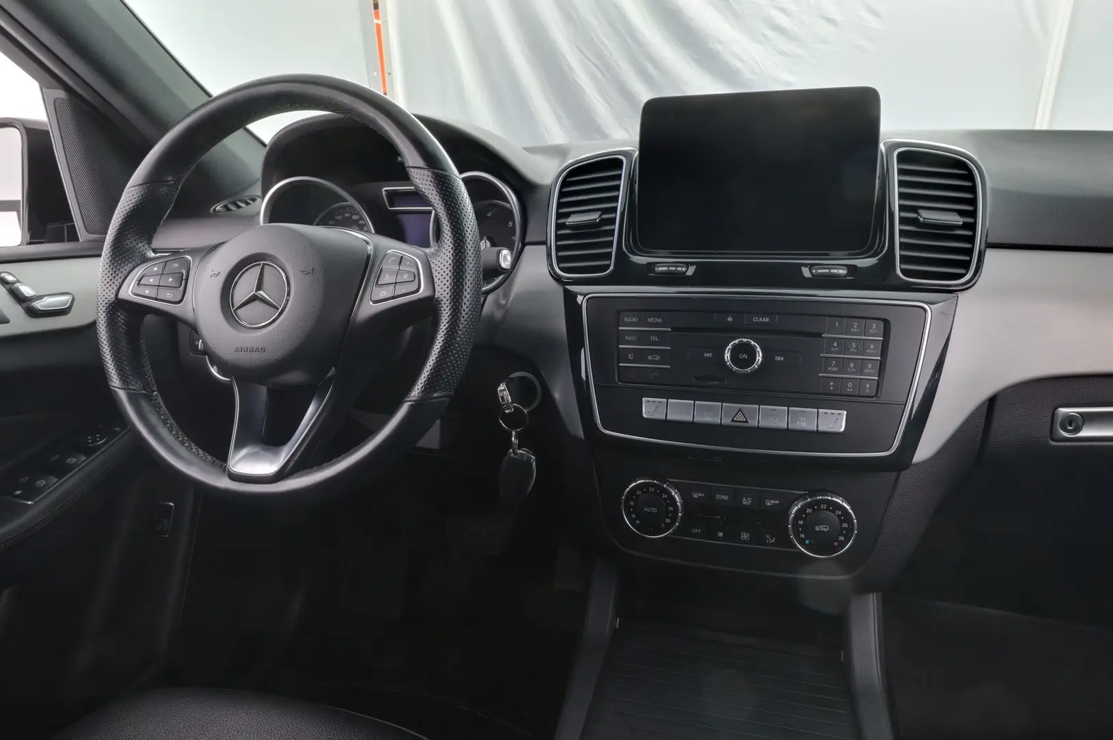 Car Image - R0DWI4NTKjW7Dgb7DUhPV