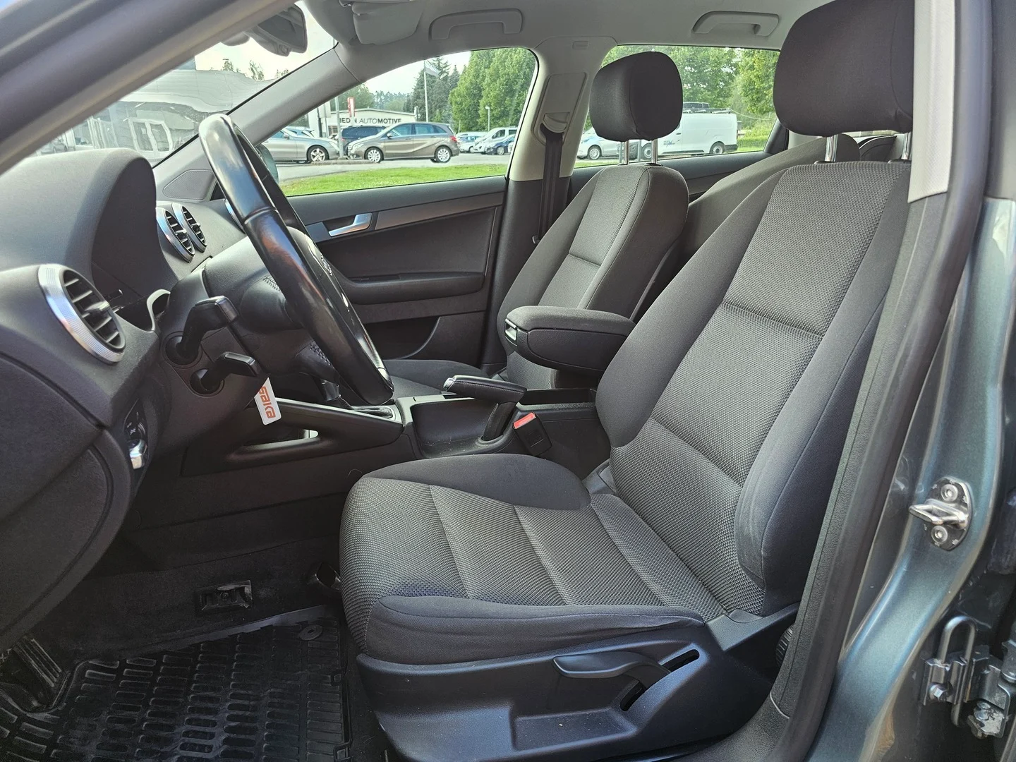 Car Image - 1YBSj29vuMr0rDgeyiqKqM