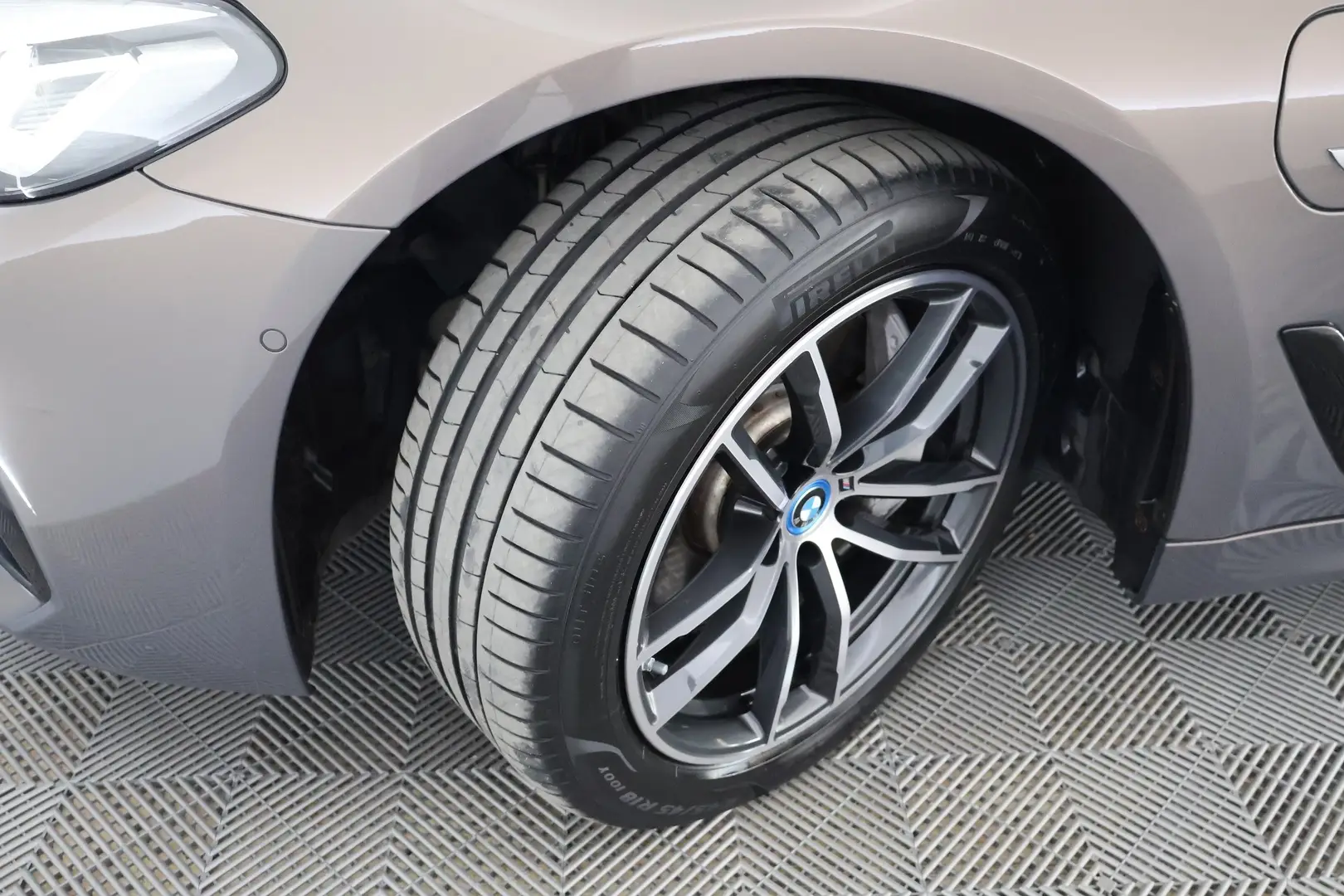 Car Image - Djc6MNlO7fIsLBGbGnamb