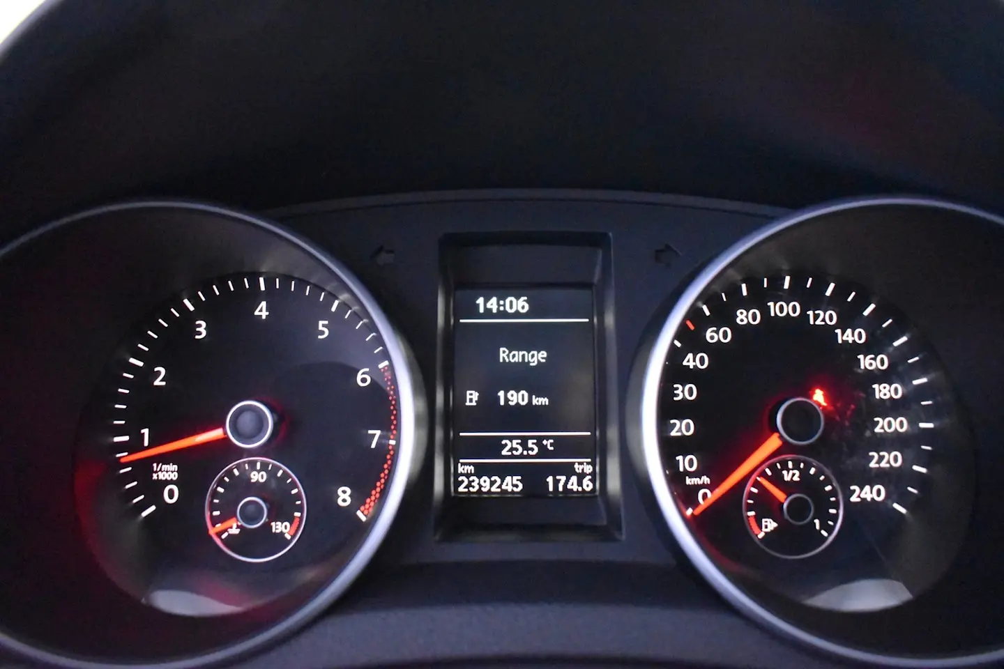 Car Image - 5M6FamZ0mP2iJkxN7WBYEb