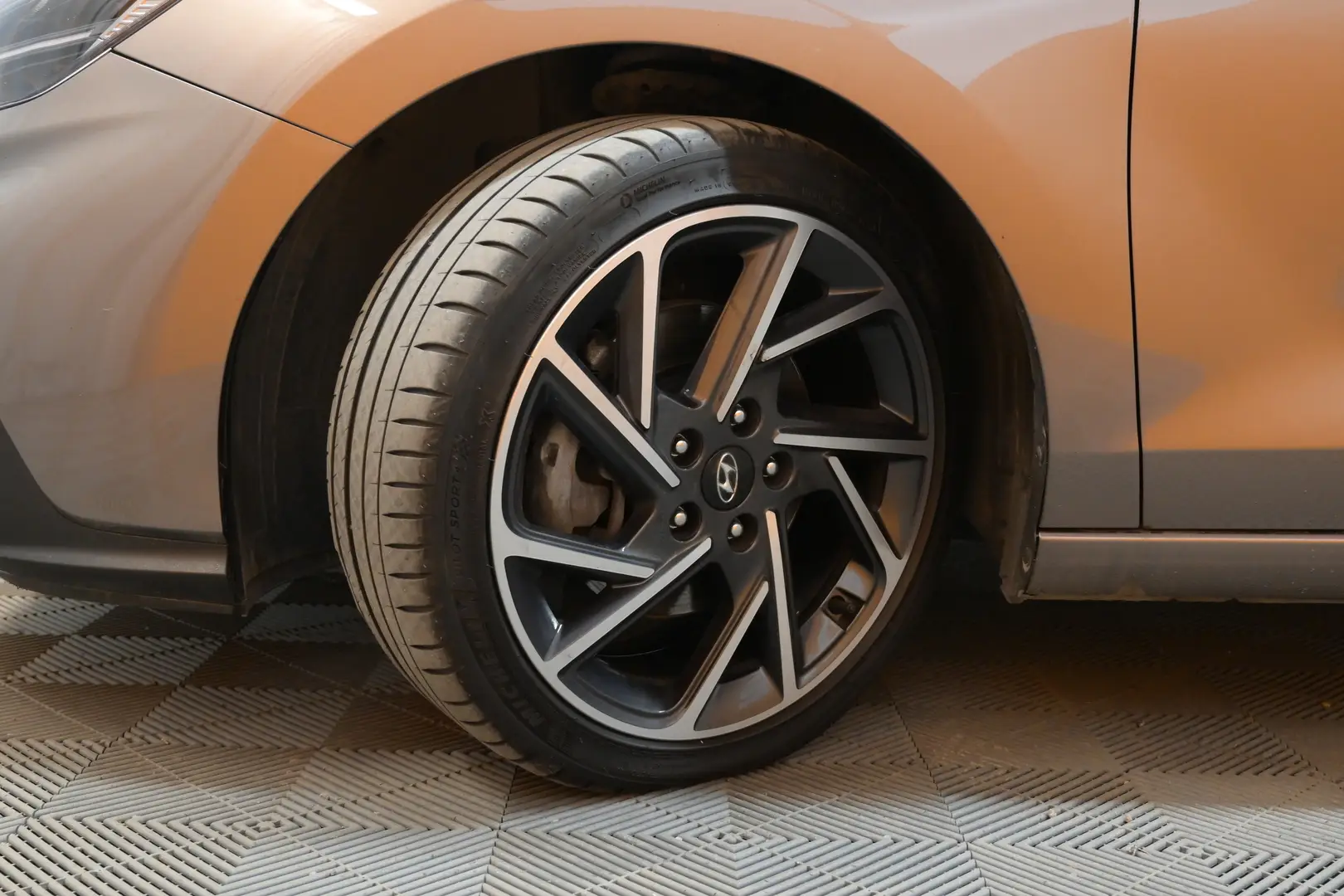 Car Image - 1uFz45u47rCosbxIWG1mxH
