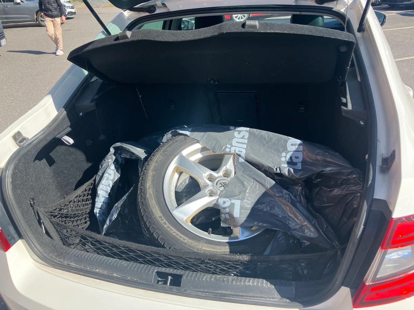 Car Image - 6Wi0IzmUYYn4NZwi6ZUrgv