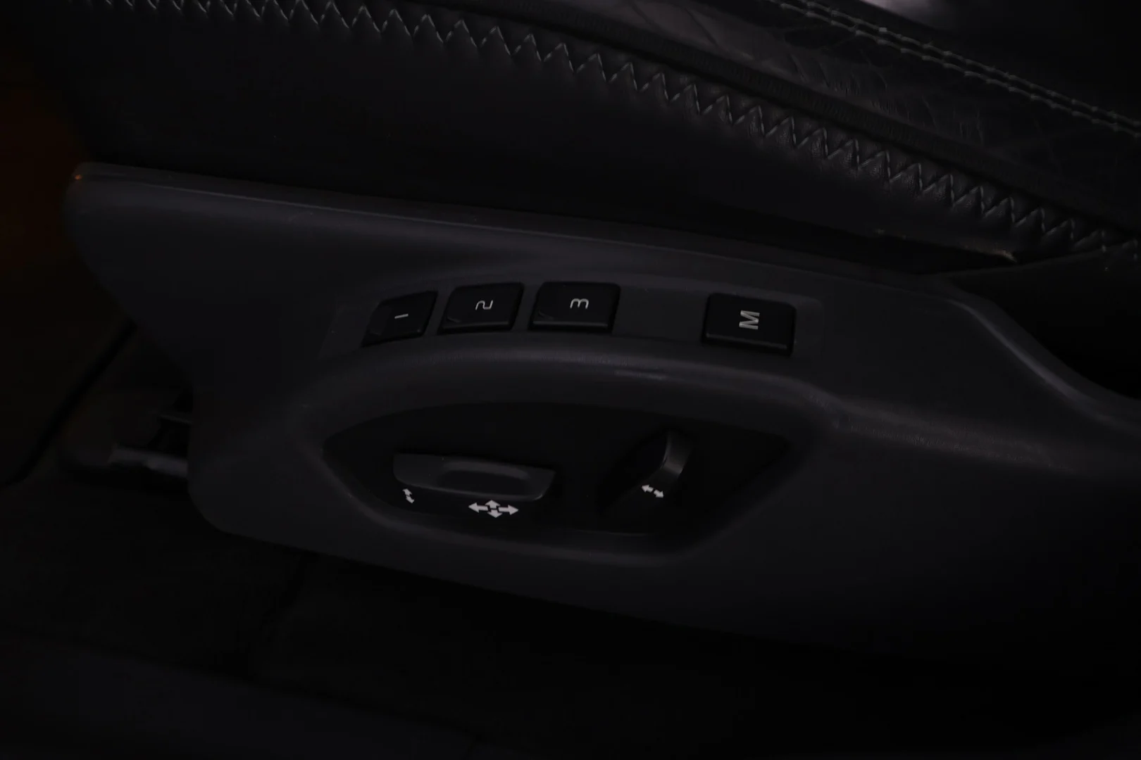 Car Image - 3BIhHpoRJqdmFxXRaCoGWd