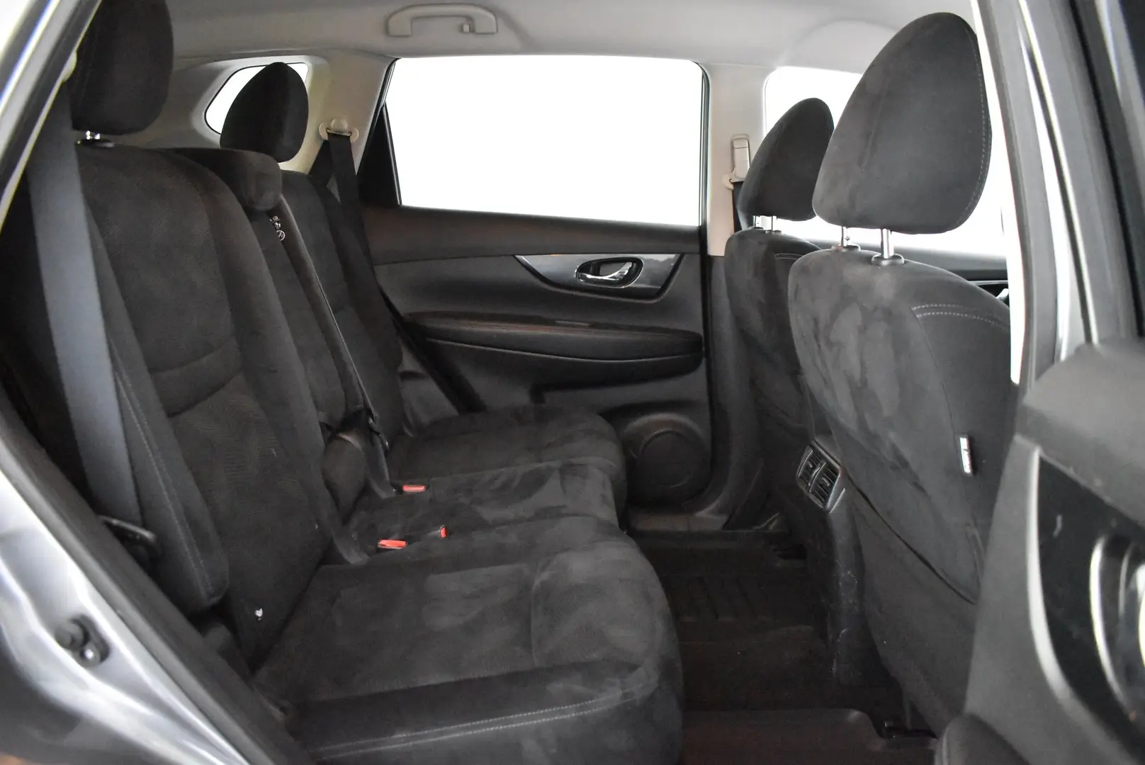 Car Image - 2iQNuvv8Ypr5TEFdVyrJyS