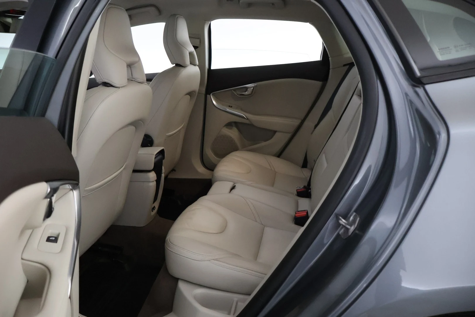 Car Image - 2zCMPNNWZ7Lui3bAobCoV0